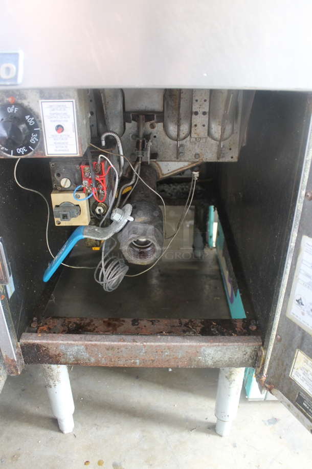 2012 Pitco Frialator SG14 Stainless Steel Commercial Floor Style Natural Gas Powered Deep Fat Fryer on Commercial Casters. 110,000 BTU. - Image 4 of 6