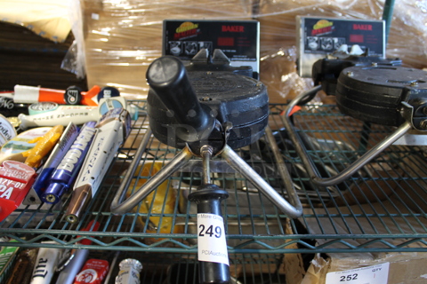 RT-P Metal Commercial Countertop Waffle Maker. 120 Volts, 1 Phase. Tested and Working!