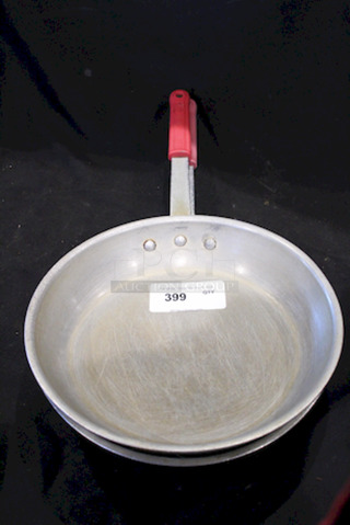 Nice Try-Mark 10" Pan With Rubber Coated Handle. 