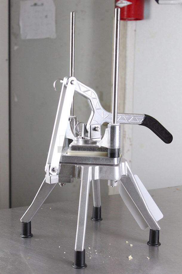 VEVOR Commercial Vegetable Chopper With 1/4 Inch Blade. Made of heavy-duty stainless steel and aluminum alloy, durable and corrosion-proof. - Image 4 of 8