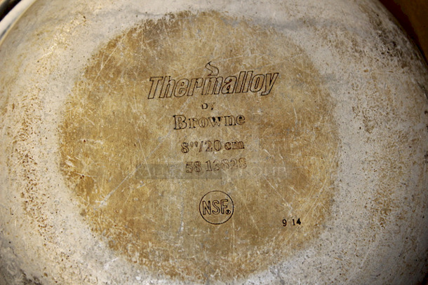 AWESOME VALUE! Browne 5813828 8" Non-Stick Aluminum Frying Pan w/ Solid Silicone Handle. 4x your Bid - Image 3 of 3