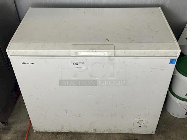 IN PERFECT WORKING ORDER!! Hisense FC72D6BWE 7.2 Cu. Ft. Energy Star® Freezer. Temperature Range 48F to -9F. 37.3 X 22 X 32.6 - Image 5 of 6