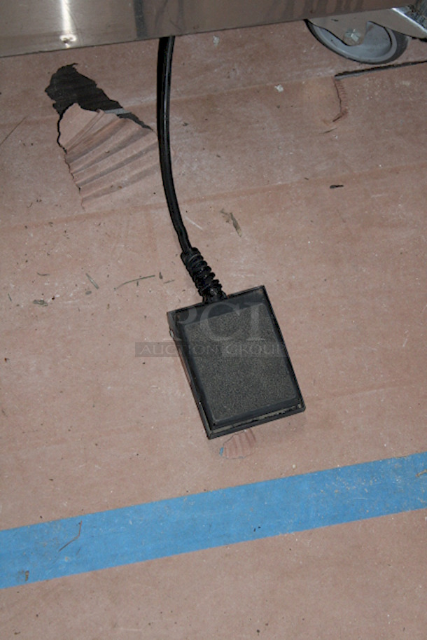 AMAZING! Crown Verity CV-PHS-4C Space Saver Single Bowl Cold Water Portable Hand Sink Cart, With Electric Pump & Hands Free Pump Saver Foot Pedal, Soap Dispenser Holder and Paper Towel Dispenser On Commercial Casters. Keys Not Included. 120v 25x24-1/4x47-3/4	 - Image 8 of 9