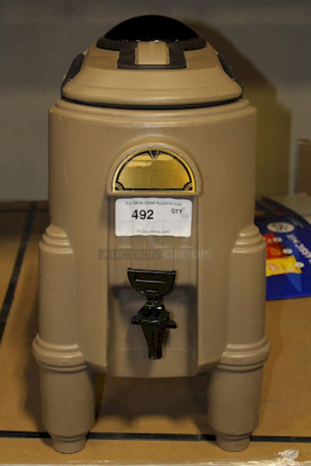 CATERING MUST HAVE!! Cambro CSR3417 Camserver® 3 Gallon Dark Taupe Insulated Beverage Dispenser