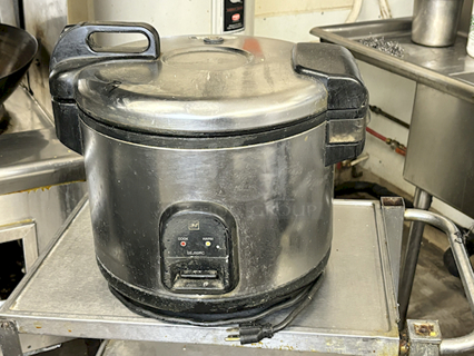 SWEET! 30-Cup CUCKOO CR-3032 Rice Cooker. 120V~/60Hz 1460W AC. Used to keep rice warm. Will NOT cook rice. 