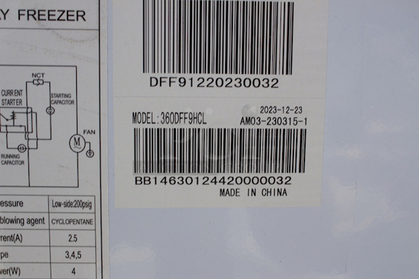 BRAND NEW SCRATCH & DENT! Avantco DFF9-HCL 39" Flat Top Display Ice Cream Freezer. SN:DFF91220230032 Tested. Turns On Does Not Get Cold. 
 - Image 5 of 6