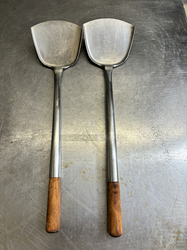Pair of 2 Spatula / Scoopers. Metal With Wooden Topped Handle. 
