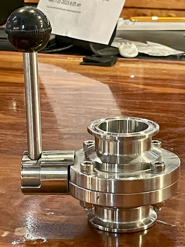 OUTSTANDING!! 4-Piece Brewery Equipment With Tri-Clamp Fittings – Butterfly Valve, Butterfly Valve With 90* Fitting, 2 Different Styles of Sight Glasses. 4x Your Bid - Image 5 of 6