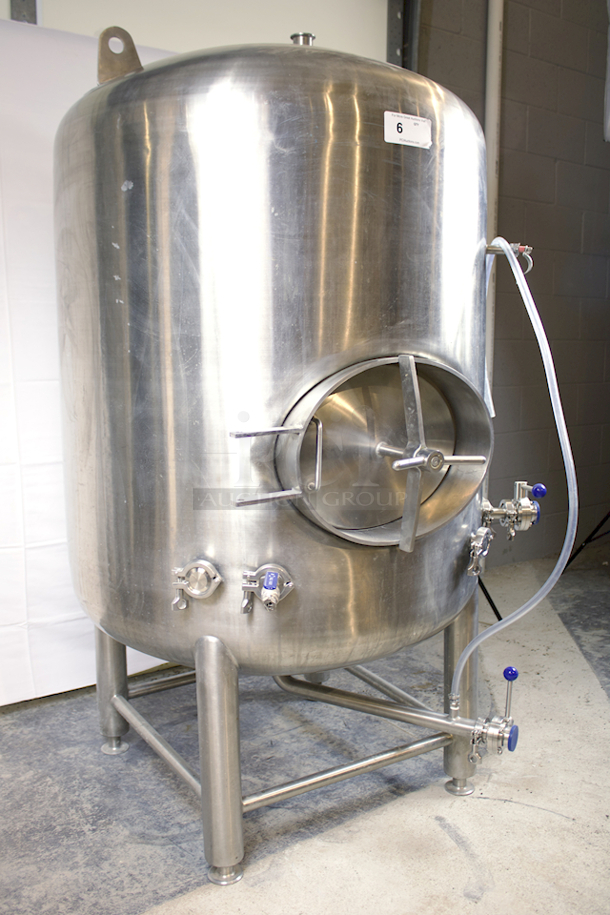BRAND NEW-NEVER USED 5 Barrel Brite Tank With Glacier Tanks Rotating Racking Arm And Discharge Port With Butterfly Valve,  Pressure Release Valve Port, CIP Port On Top , CO2 Inlet,  Sample Port, Hopping Port - Image 2 of 3