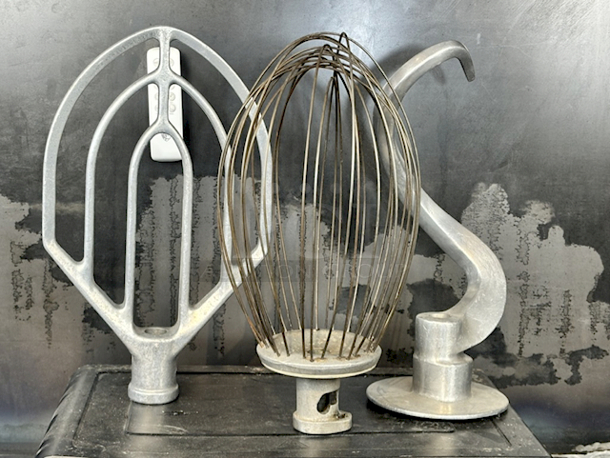 PERFECT SIZE! Hobart D-300 30qt Planetary Mixer With 30qt: Bowl, Paddle, Wire Whip and Dough Hook. 3 Gears, Manual Bowl Lift, 115v 1ph - Image 7 of 12