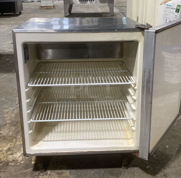 Silver King 27" W Undercounter Refrigerator w/ (1) Section & (1) Door, 120v
 - Image 2 of 6