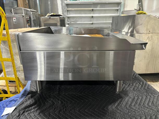 Brand New Scratch & Dent DCGM24 24 in. W Griddle with 2 Burners - Image 5 of 6