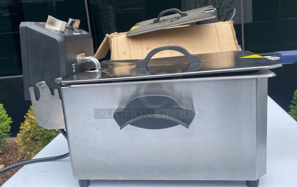 Dukers DCF15E Countertop Deep Fryer - Image 2 of 6