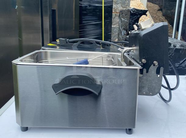 Dukers - DCF15ED, 30lb Two Basket Electric Countertop Deep Fryer - Image 5 of 7