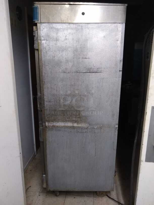 Alto-Shaam 1000-UP/P Mobile 8 Pan Dutch Door Low Temperature Holding / Proofing Cabinet with Window Doors

 - Image 4 of 4