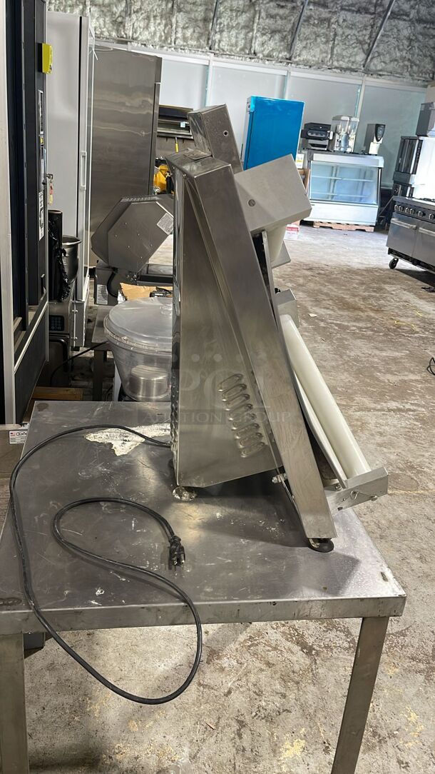 Doyon DL18DP Dough Sheeter w/ 2 Rollers for Sheets Up To 17" W, 120v
 - Image 4 of 6