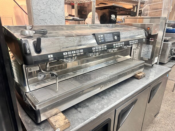 Excellent Condition 2017 Nuova Simonelli Aurelia II 4 Group Commercial Expresso Machine 220 Volt 1 Phase Tested and Working! - Image 10 of 10