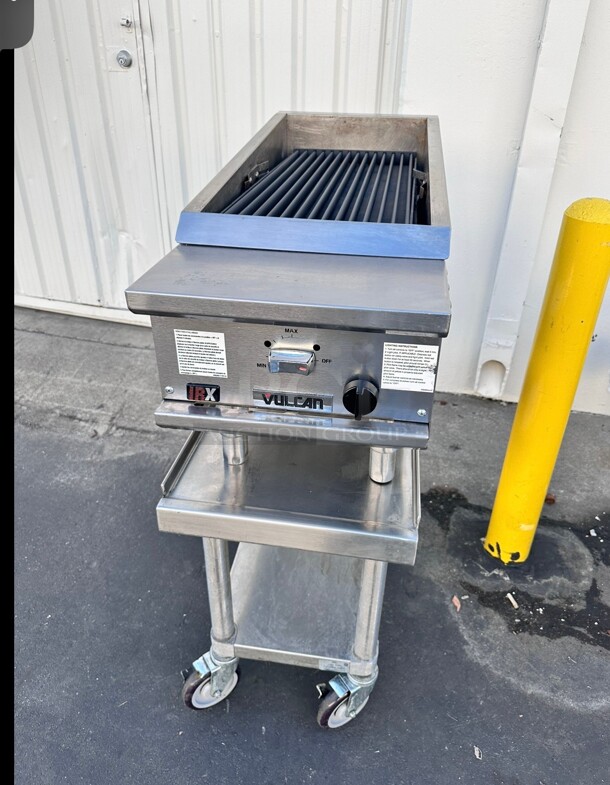 Late Model Vulcan VTEC14 14 1/2 inch Countertop Charbroiler w/ Conversion Burner, Natural Gas Working - Image 9 of 9