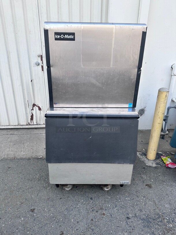 Certified Working! Ice-O-Matic ICE1006HA - 30 inch Ice Machine Cuber Head With Ice Bin - Air Cooled, 1000  lbs. Production Per Day 220 Volt 1 Phase NSF