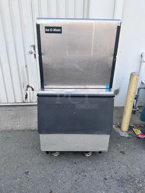 Certified Working! Ice-O-Matic ICE1006HA - 30 inch Ice Machine Cuber Head With Ice Bin - Air Cooled, 1000  lbs. Production Per Day 220 Volt 1 Phase NSF - Image 1 of 9