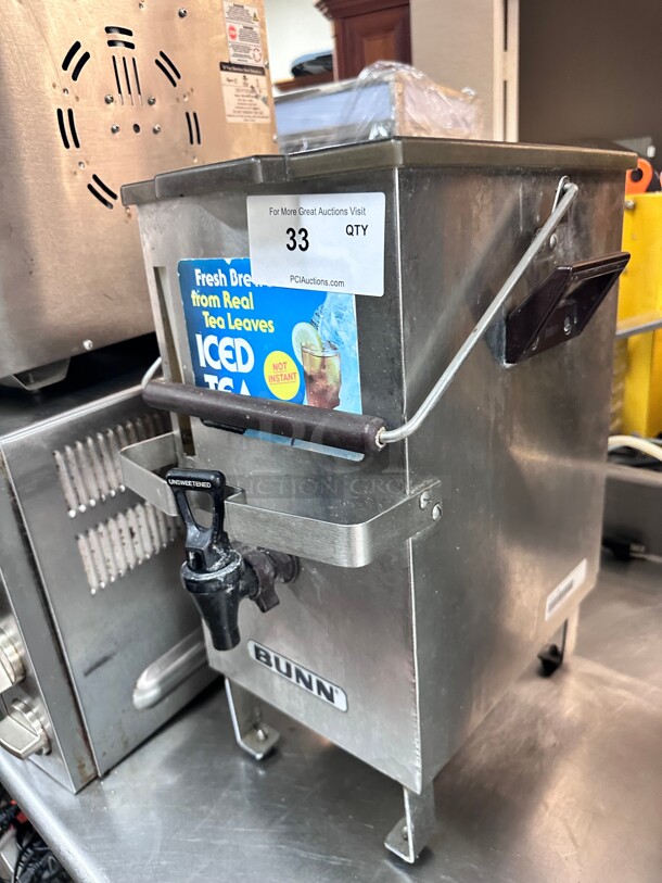 Bunn TD4T 4 gal Square Tall Iced Tea or Coffee Dispenser w/ Handles NSF  - Image 2 of 7