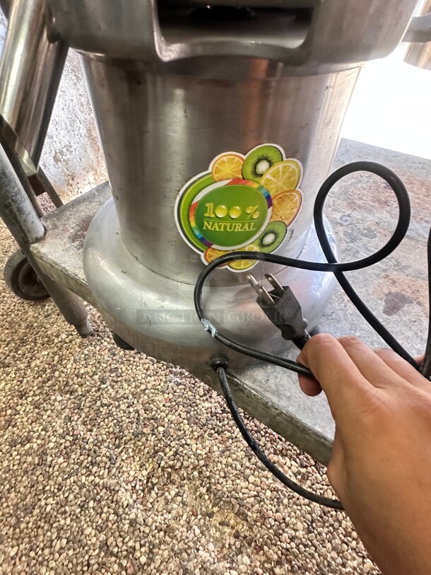 Commercial Heavy Duty Juicer 115 Volt Tested and Working! - Image 9 of 9