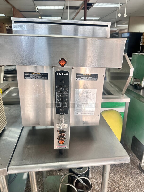 Fetco CBS-2032e Twin Automatic Coffee Brewer 208/240V, 4600-6100 W Tested and Working! - Image 3 of 6