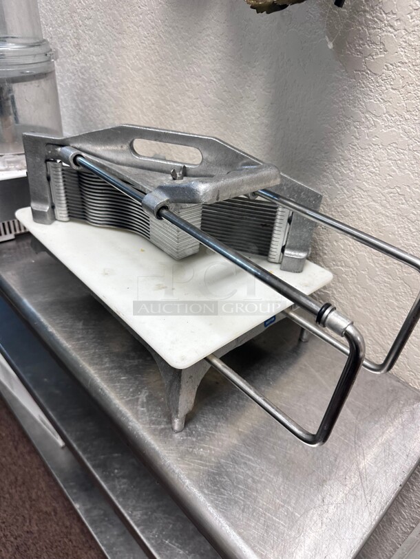 Vollrath 0643N Tomato Pro Cutter, 3/16 inch Cut, Straight Blades NSF - Image 3 of 9