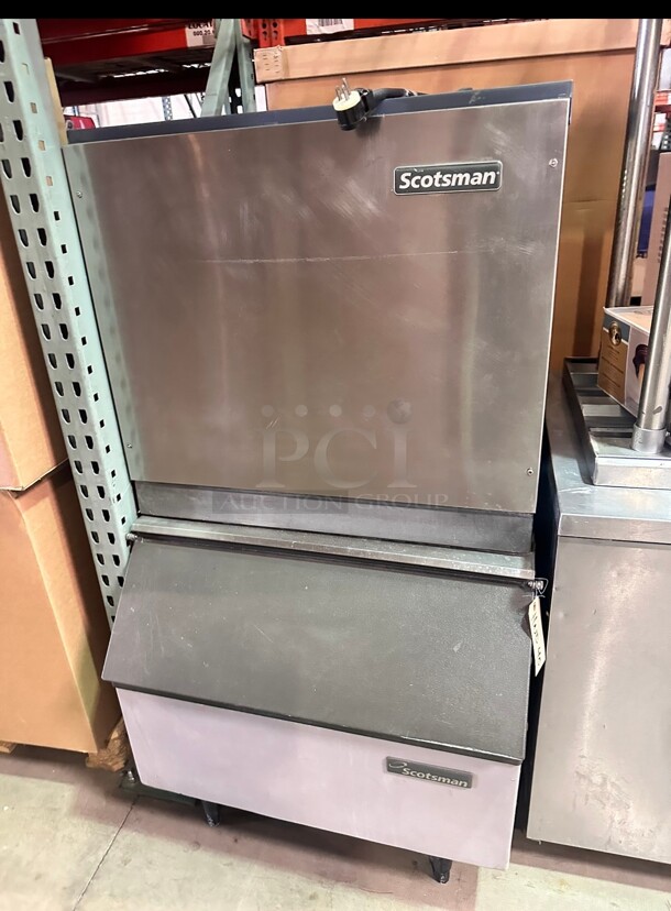 Nice Scotsman CME256 307 lb per day  Ice Machine Maker With Ice Bin 115 Volt Working - Item #1113296