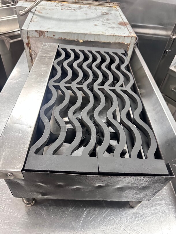 Fully Refurbished Royal Range RHP-224 - Hotplate, gas, 24", (2) burners Tested and Working! - Image 5 of 7