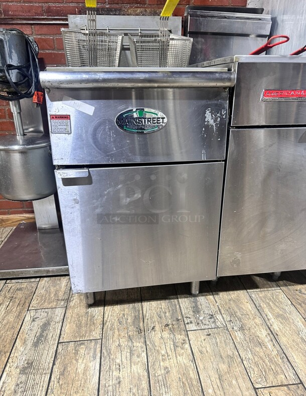 Like New Main Street Equipment Natural Gas 70-100 lb. Stainless Steel Floor Fryer - 150,000 BTU - Image 4 of 8
