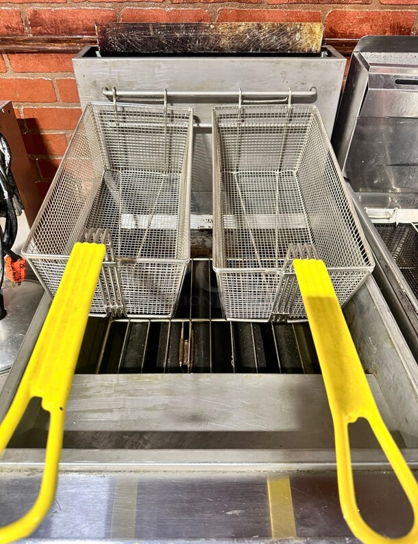 Like New Main Street Equipment Natural Gas 70-100 lb. Stainless Steel Floor Fryer - 150,000 BTU - Image 5 of 8