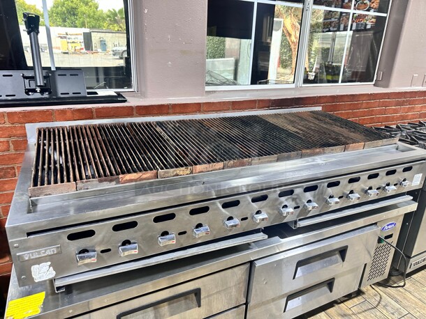Late Model Vulcan VCCB60 60 inch Charbroiler - Low Profile, Cast Iron Grates, 159,000 BTU, Natural Gas Working - Image 7 of 8