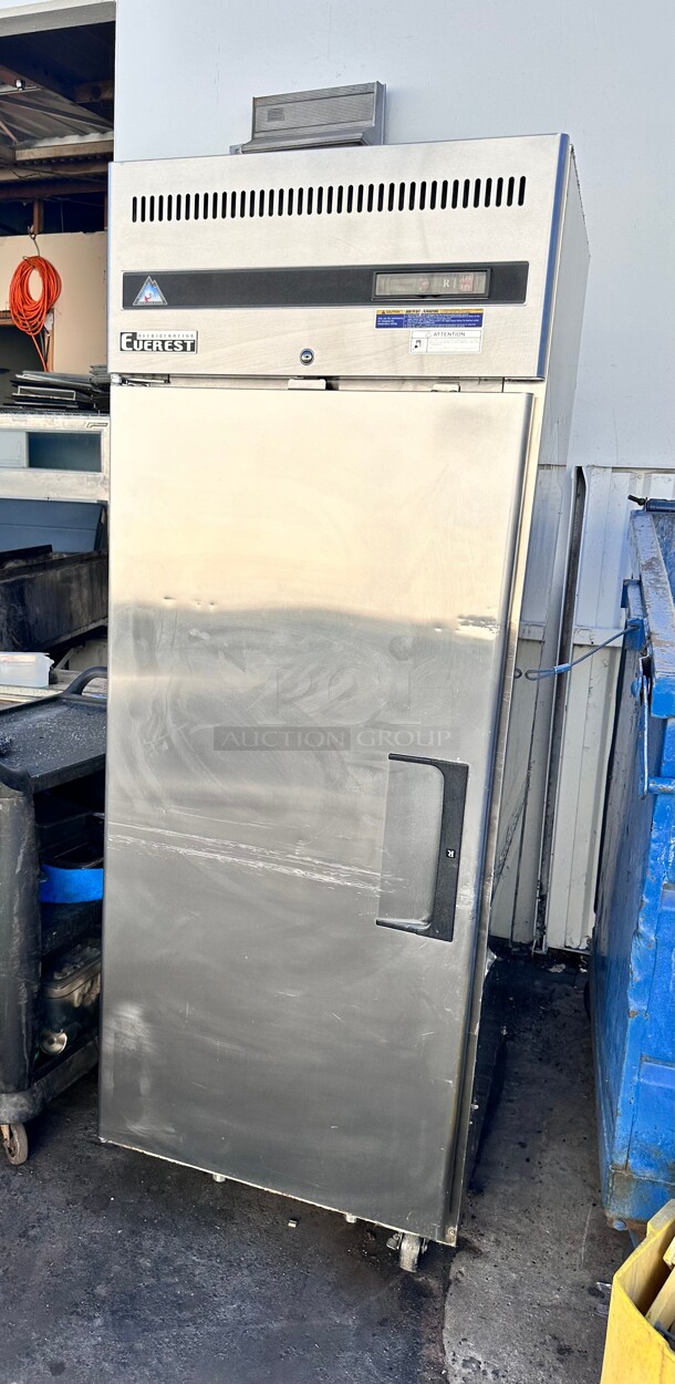 Late Model Everest Signal Door Refrigerator 115 Volt Working - Image 1 of 4