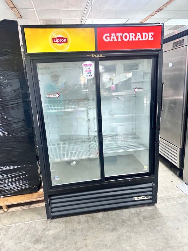 Late Model True GDM-45 52 Black Refrigerated Sliding Glass Door Merchandiser 115 Volt Tested and Working! - Image 3 of 7