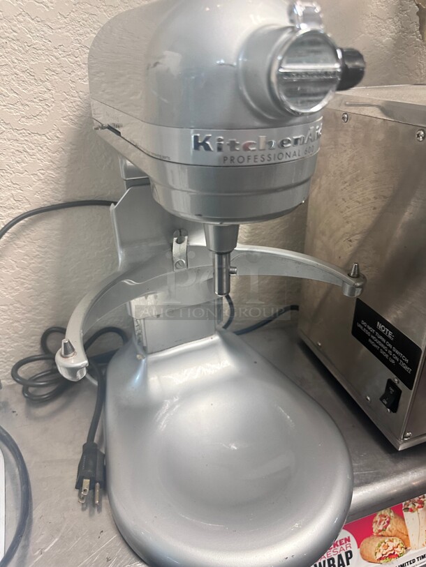 Working Kitchen Aid Professional 600™ Series 6 Quart Bowl-Lift Stand Mixer 115 Volt  - Image 1 of 8