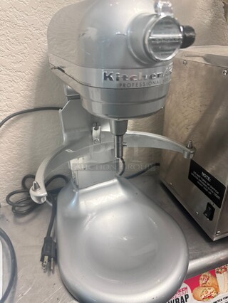 Working Kitchen Aid Professional 600™ Series 6 Quart Bowl-Lift Stand Mixer 115 Volt 