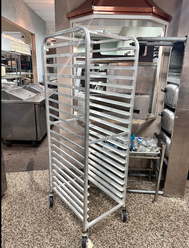 Commercial Standard All Welded Aluminum Pan Speed Rack Holds 20 Full Size Pan On casters
