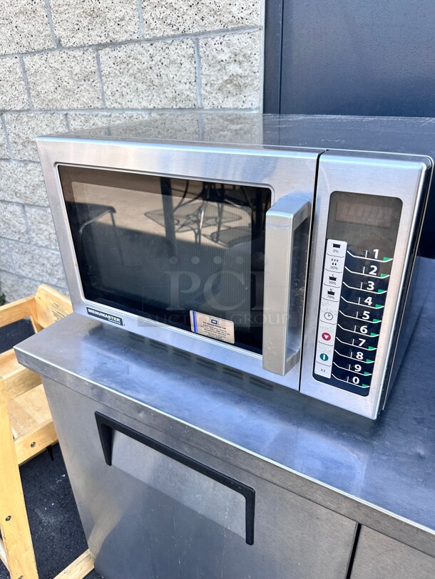 Excellent Condition Menu master 1500 Watt Microwave 