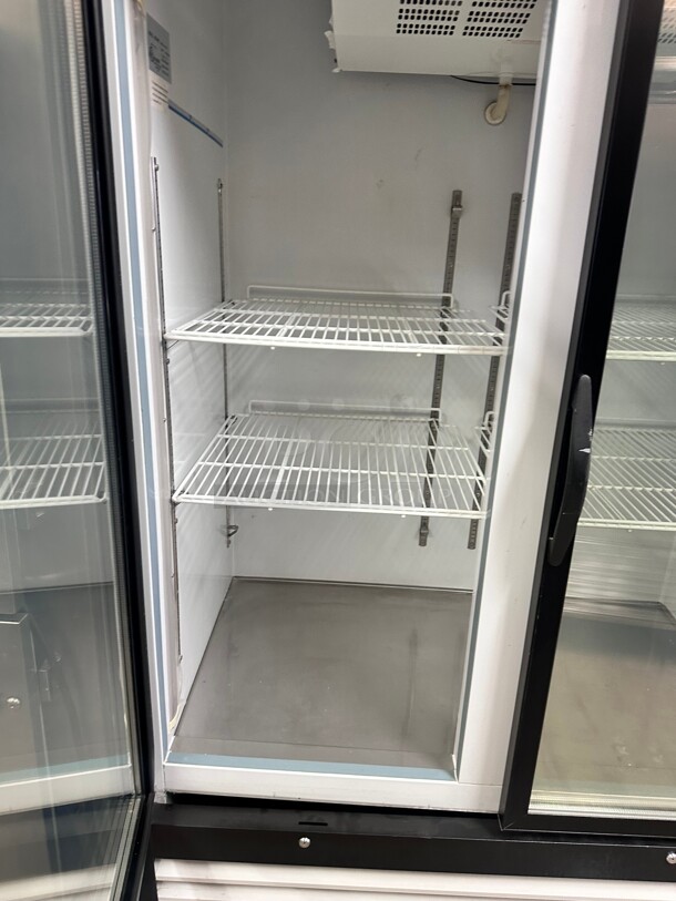 Late Model! Commercial HGD-48F Two Glass Door Freezer 115 Volt Working - Image 6 of 9