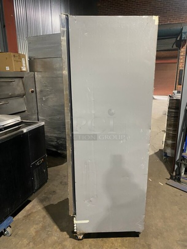 Kelvinator Commercial Single Door Reach In Cooler! Poly Coated Racks! All Stainless Steel! On Casters! Model: KCBM180RQYA SN: WA60102481 115V - Image 3 of 8
