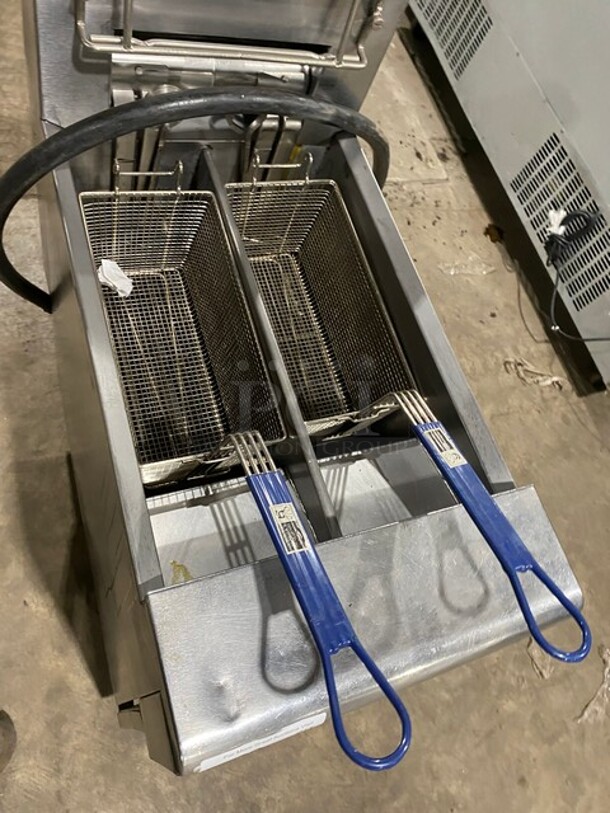Nice! Frymaster All Stainless Steel Electric Powered! Two basket Deep Fryer! Model: RE114-2SE Serial : 1508NA0057 208V 60HZ 3Phase - Image 5 of 10
