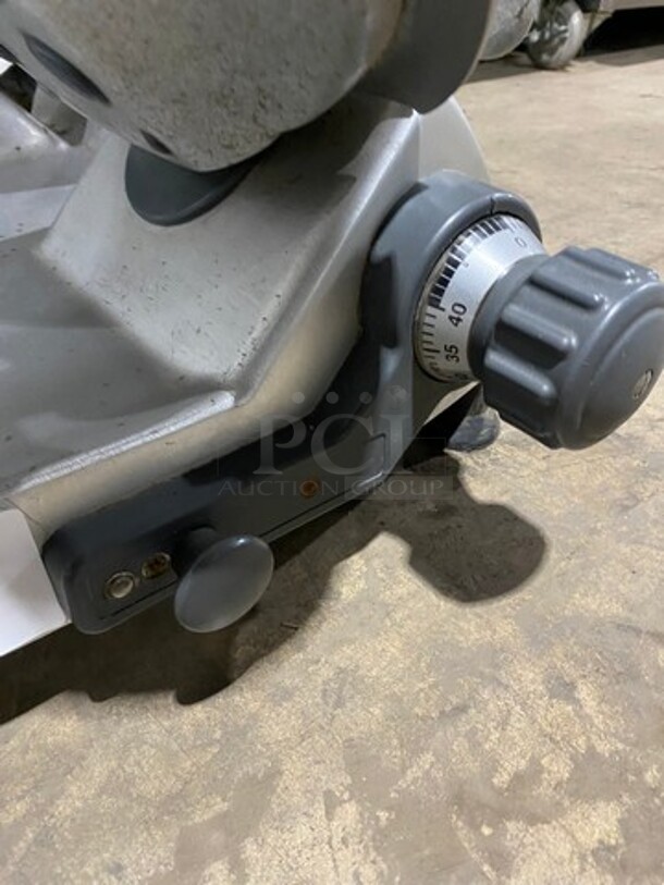 Hobart Commercial Countertop Deli/ Meat Slicer! All Stainless Steel! Model: 2812 SN: 561172365 120V 60HZ 1 Phase - Image 7 of 10