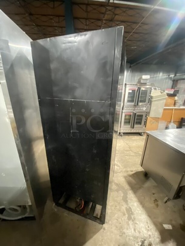 True Commercial Single Door Reach In Cooler Merchandiser! With View Through Door! Poly Coated Racks! Model: GDM26HL SN: 11377445 115V 60HZ 1 Phase - Image 3 of 8