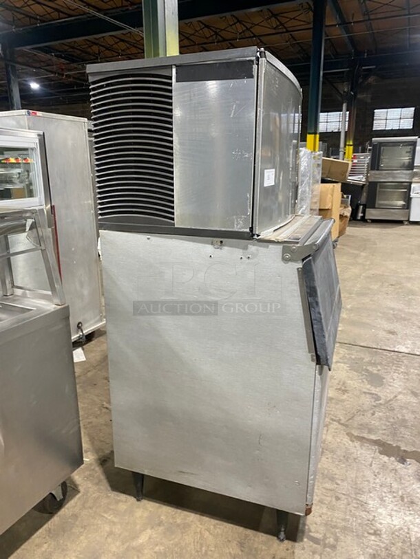 Manitowoc Commercial Ice Making Machine! With Commercial Ice Bin Underneath! All Stainless Steel! Model ID0502A161D Serial 1120025579! 115V 1Phase! On Legs! - Image 4 of 10
