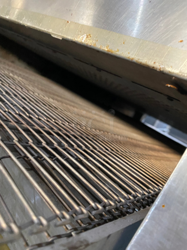 AMAZING! Blodgett Commercial Natural Gas Powered Double Deck Conveyor Pizza Oven! All Stainless Steel! On Casters! 2x Your Bid Makes One Unit! Model: MG32 SN: 0492B4792106 120/208V 60HZ 1 Phase - Image 6 of 12