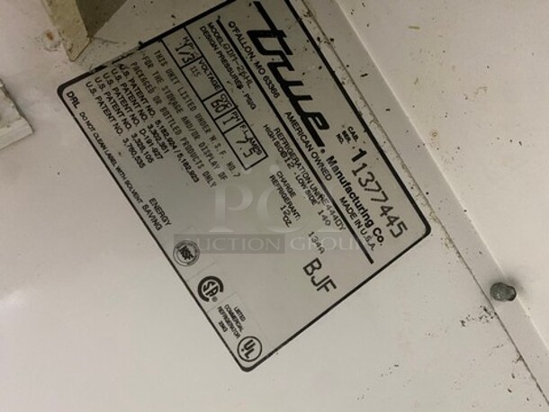 True Commercial Single Door Reach In Cooler Merchandiser! With View Through Door! Poly Coated Racks! Model: GDM26HL SN: 11377445 115V 60HZ 1 Phase - Image 7 of 8