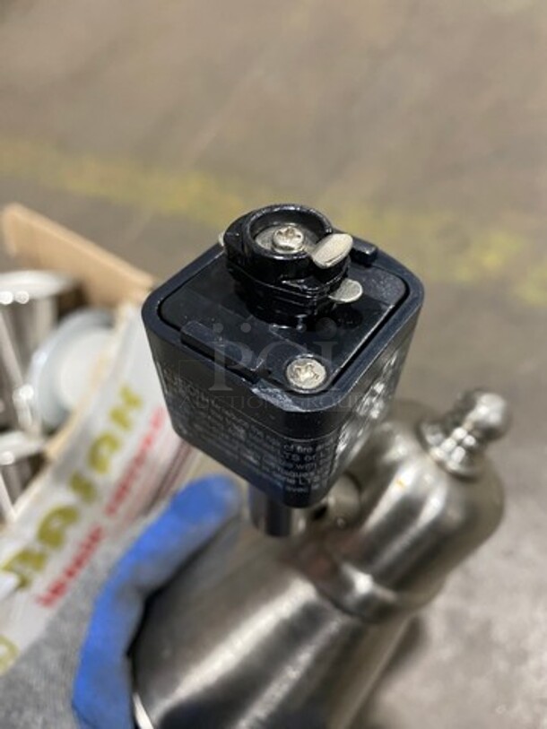 ALL ONE MONEY! Metal Finish Track Light Fixtures! - Image 4 of 4