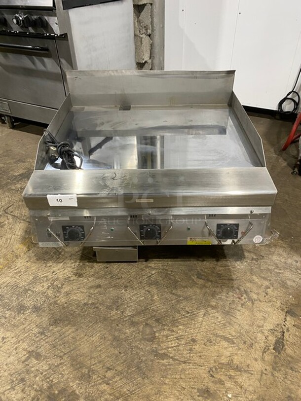 BRAND NEW! OUT OF THE BOX! Garland Commercial Natural Gas Powered Countertop MIRROR SHINE Flat Griddle! With Thermostatic Controls! With Back & Side Splash! All Stainless Steel! On Legs! - Image 1 of 10