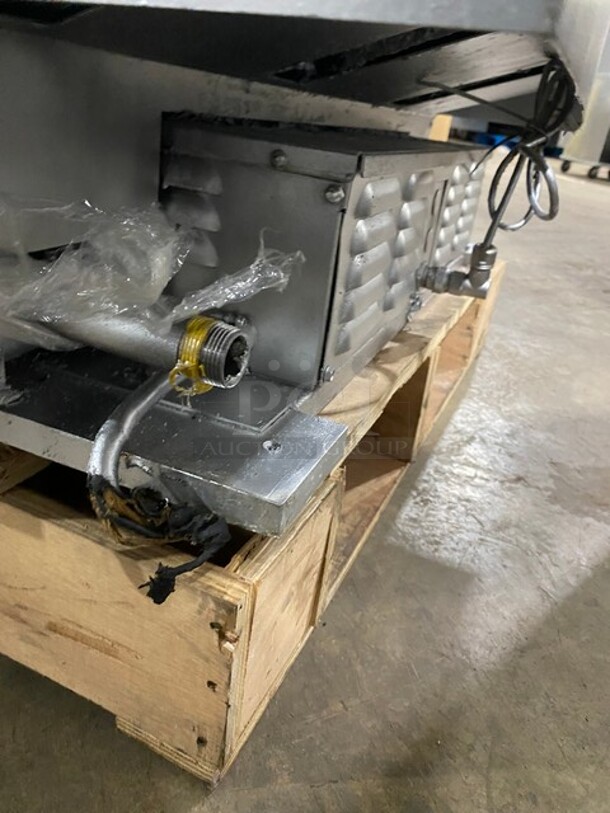 WOW! Lang Commercial Countertop Natural Gas Powered Flat Top Griddle With Clamshell Flat Hood Press! With Thermostatic Controls! Built In Hood! With Back And Side Splashes! All Stainless Steel! Model: 236SCHENSH - Image 11 of 12